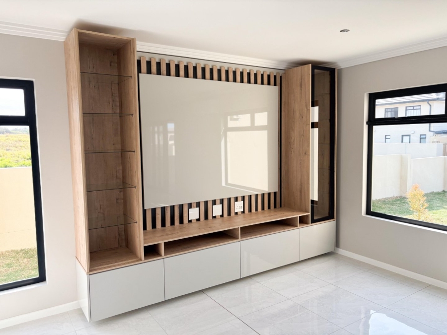 4 Bedroom Property for Sale in Kidds Beach Eastern Cape